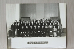 23-227 [기독교자료]  1968년  예수교장로회 [충무교회 교직원일동] 기념사진 
