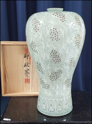 [해강 유근형]  대형 청자 포도문 매병 (45.5cm)        서--12